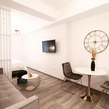 F & B Collection - Central Gems Apartment *