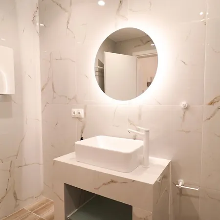 F & B Collection - Central Gems Apartment *
