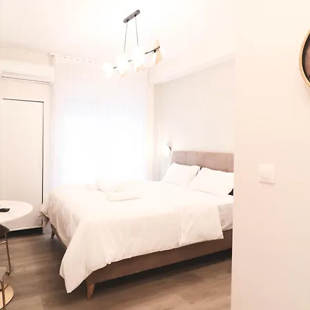 F & B Collection - Central Gems Apartment