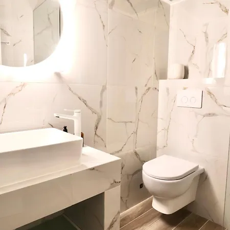 F & B Collection - Central Gems Apartment *