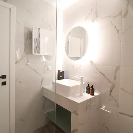 F & B Collection - Central Gems Apartment *
