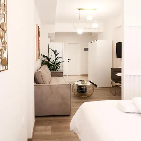 F & B Collection - Central Gems Apartment